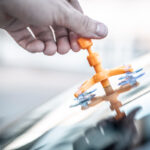 Steinschlag in der Autoscheibe: Wer muss bezahlen?